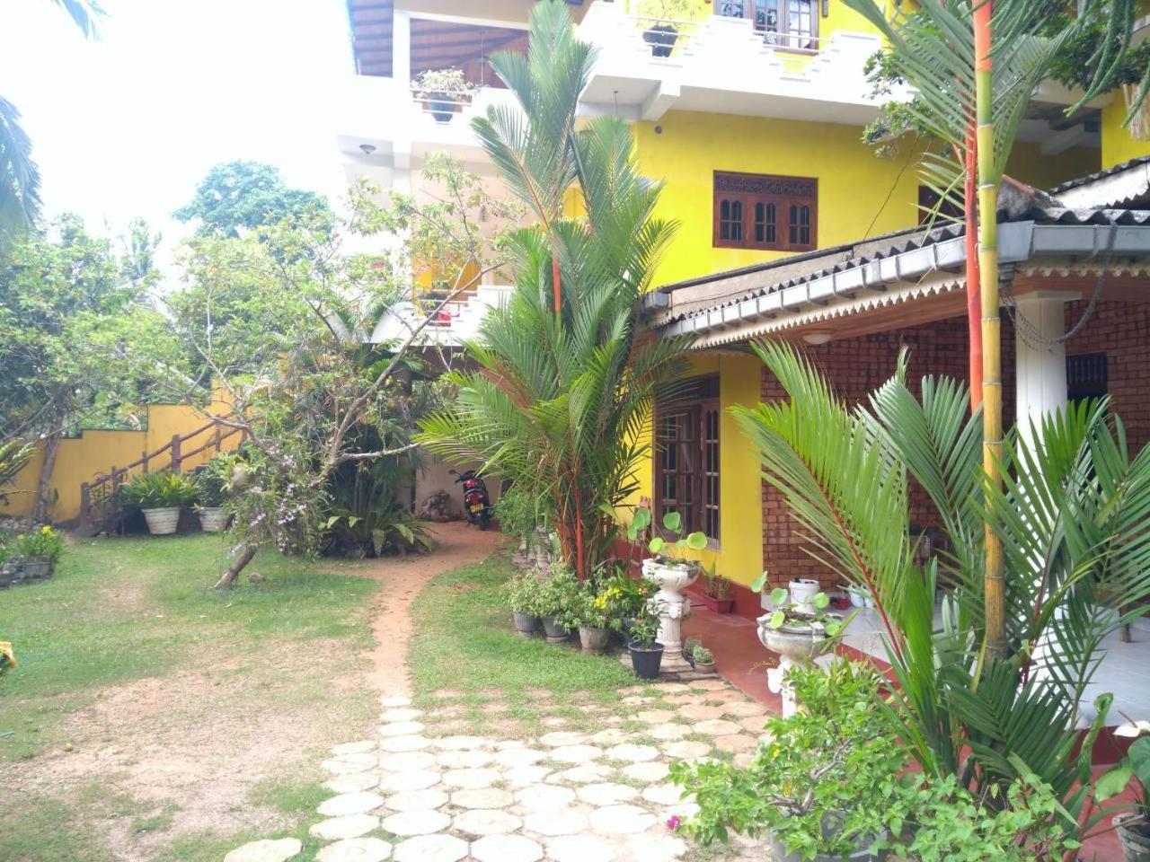 Yellowappartments Hikkaduwa Buitenkant foto