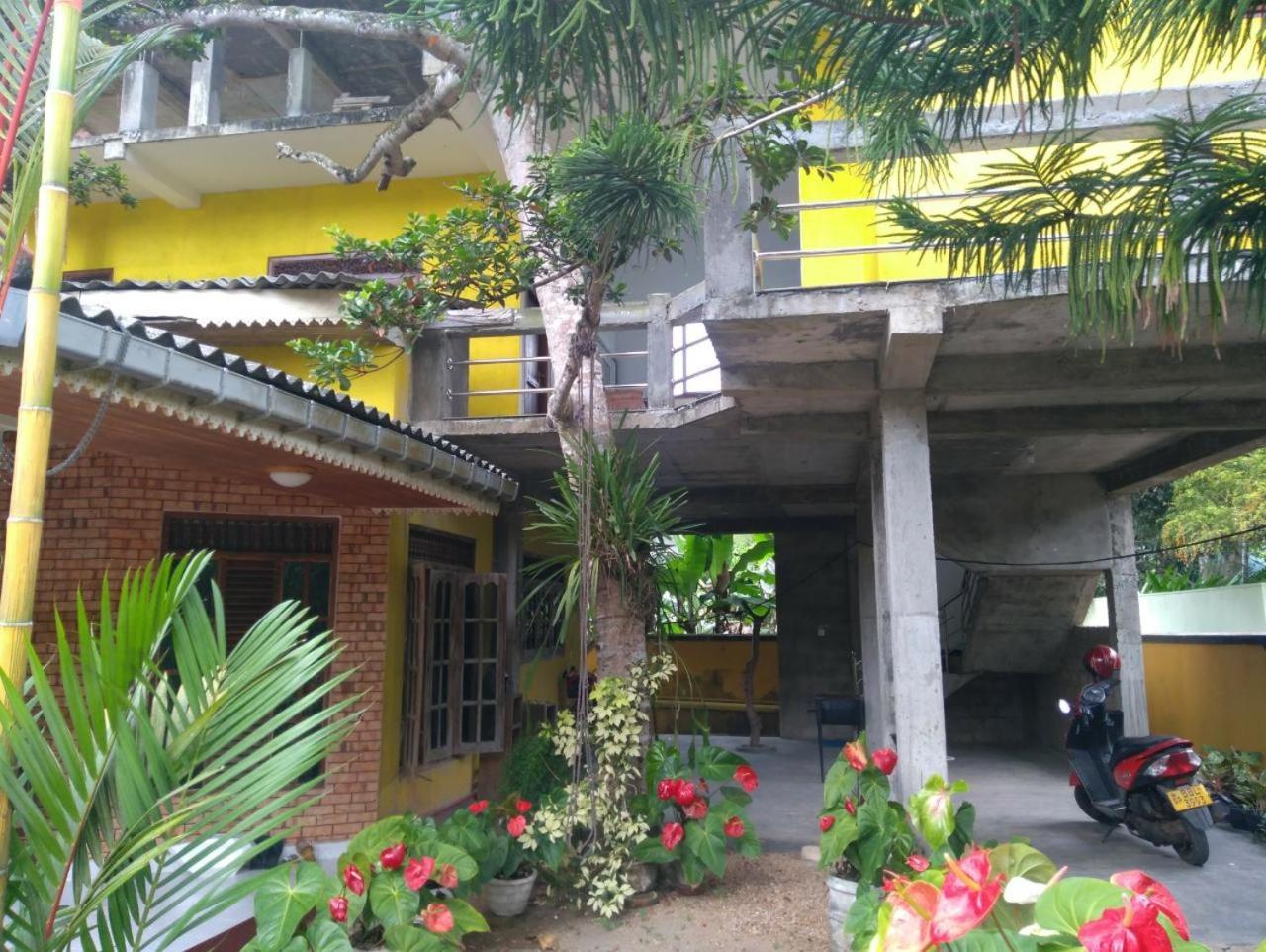 Yellowappartments Hikkaduwa Buitenkant foto