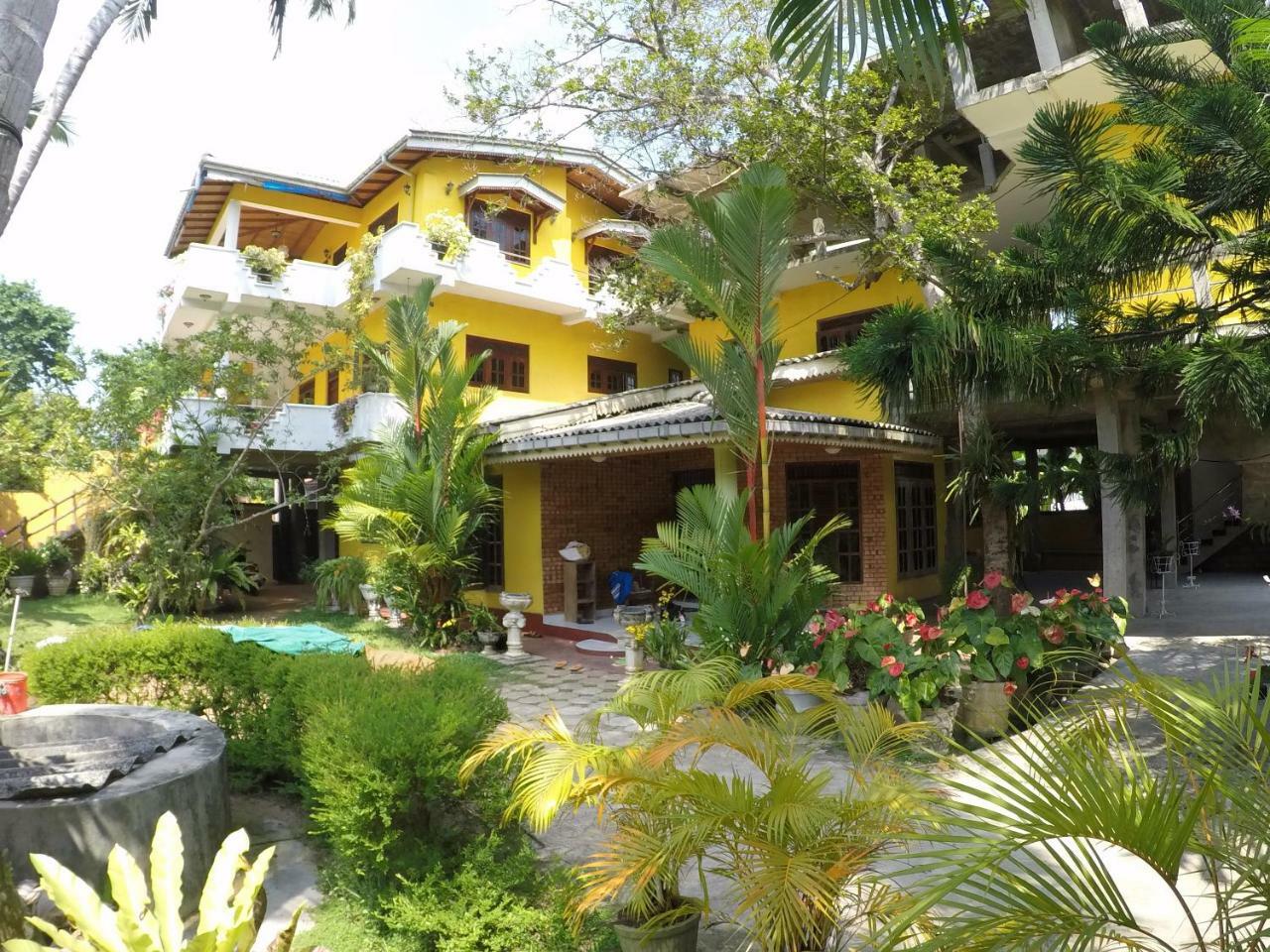 Yellowappartments Hikkaduwa Buitenkant foto